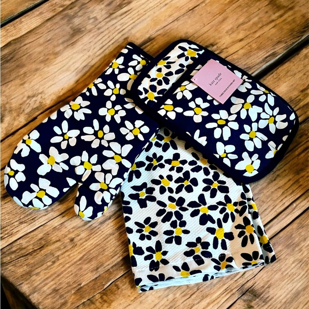 NWT Kate Spade Daisy kitchen set